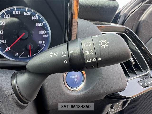 Toyota CROWN SEDAN 2018-07 7615827-28
