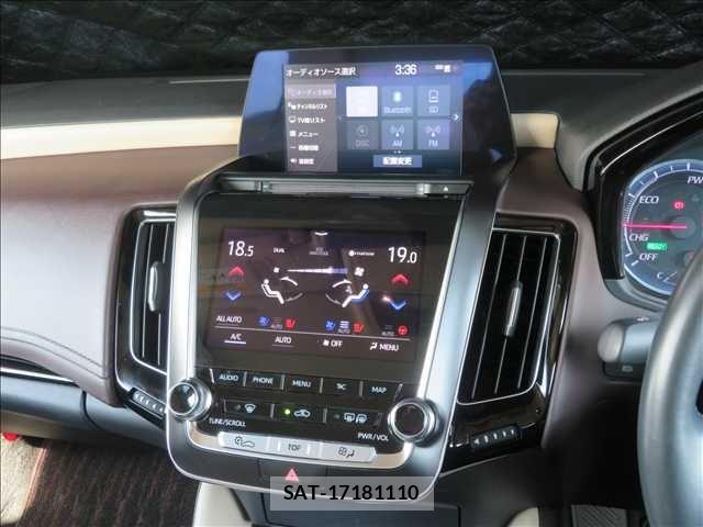Toyota CROWN SEDAN 2019-07 7615837-10