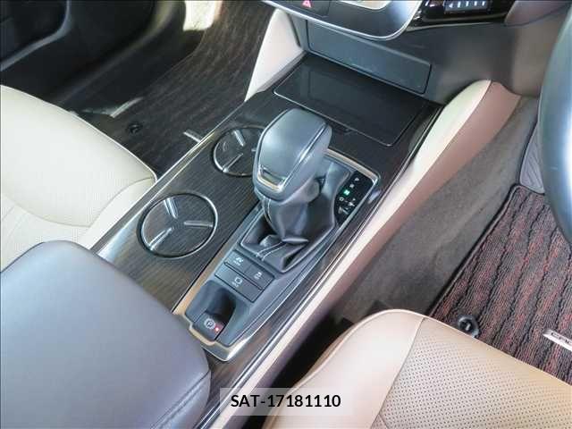 Toyota CROWN SEDAN 2019-07 7615837-11