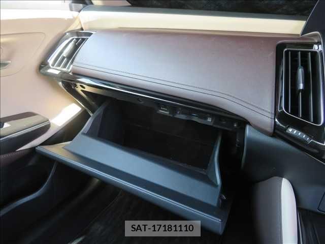 Toyota CROWN SEDAN 2019-07 7615837-12