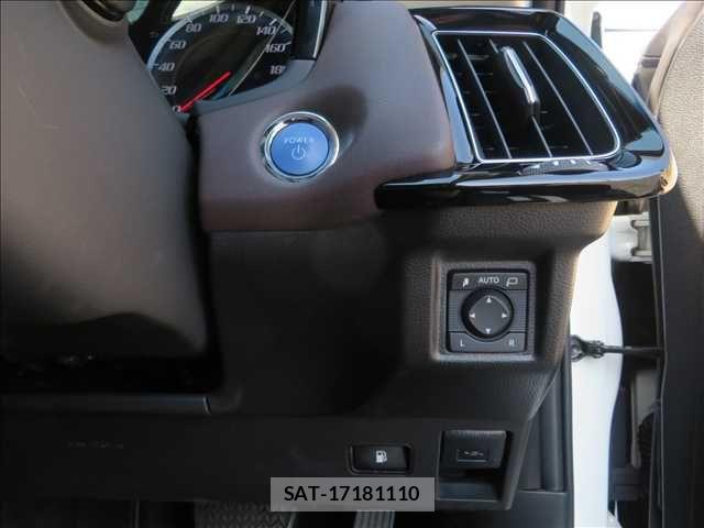 Toyota CROWN SEDAN 2019-07 7615837-13
