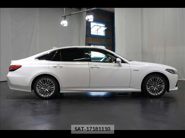 Toyota CROWN SEDAN 2019-07 7615837-15