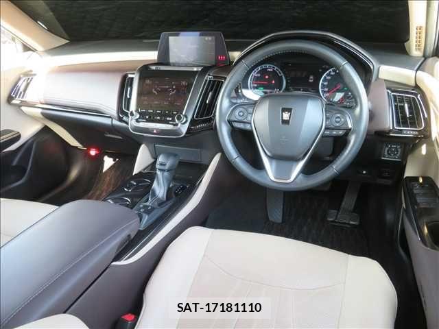 Toyota CROWN SEDAN 2019-07 7615837-1