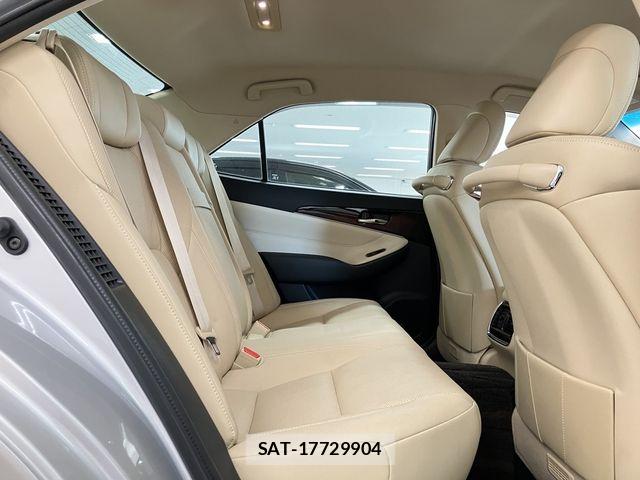 Toyota CROWN SEDAN 2017-10 7615859-19
