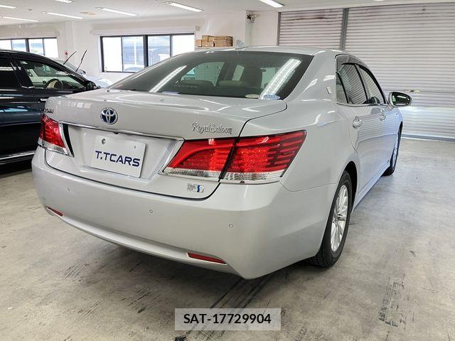 Toyota CROWN SEDAN 2017-10 7615859-24