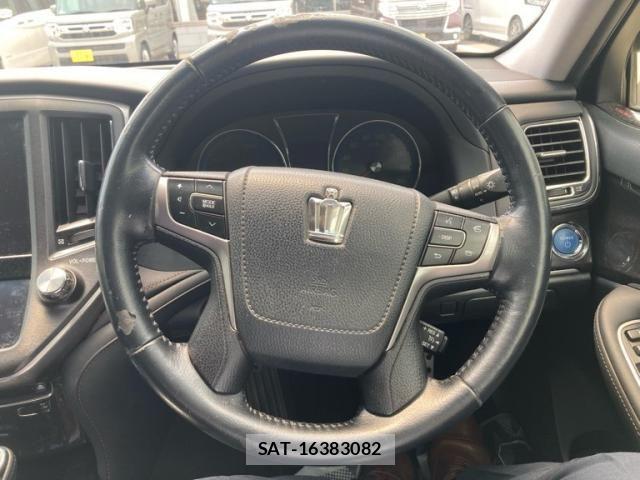 Toyota CROWN SEDAN 2013-08 7615857-13