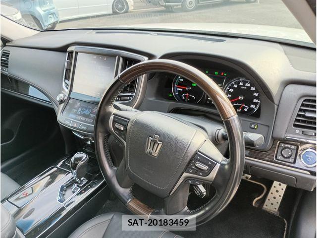 Toyota CROWN SEDAN 2017-11 7615856-11