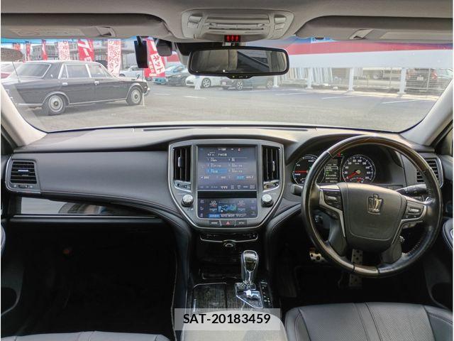 Toyota CROWN SEDAN 2017-11 7615856-13