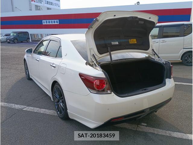 Toyota CROWN SEDAN 2017-11 7615856-14