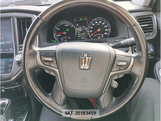 Toyota CROWN SEDAN 2017-11 7615856-18