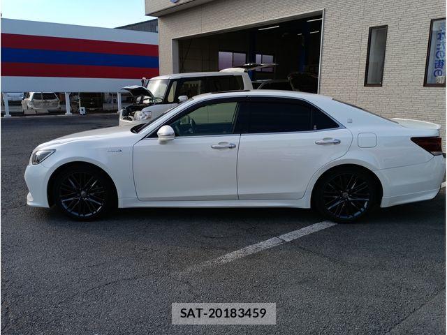Toyota CROWN SEDAN 2017-11 7615856-3