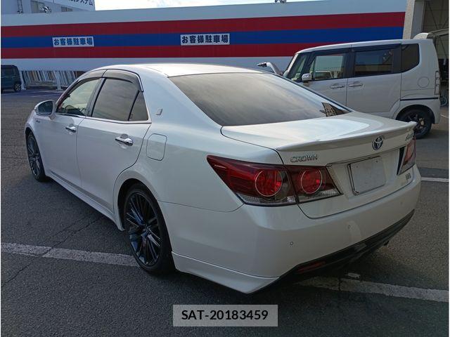 Toyota CROWN SEDAN 2017-11 7615856-4