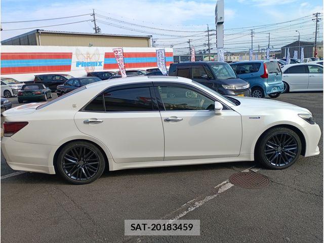 Toyota CROWN SEDAN 2017-11 7615856-7