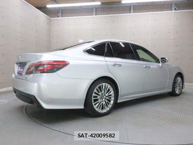 Toyota CROWN SEDAN 2019-09 7615838-1