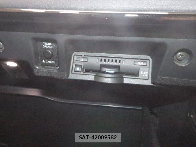 Toyota CROWN SEDAN 2019-09 7615838-26