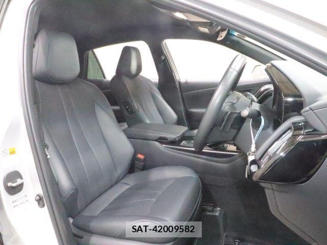 Toyota CROWN SEDAN 2019-09 7615838-3