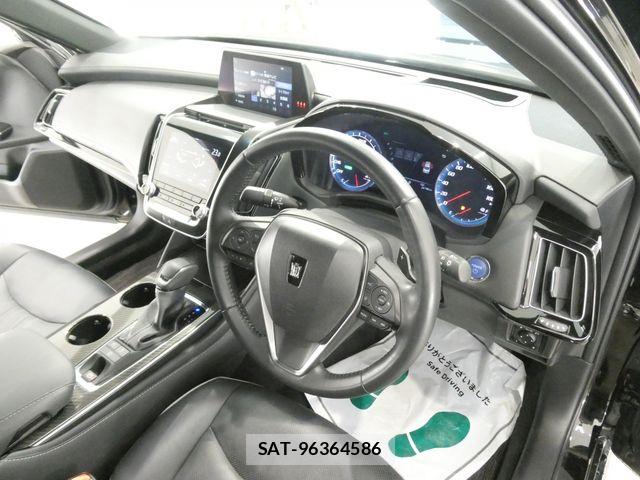 Toyota CROWN SEDAN 2018-09 7722211-13