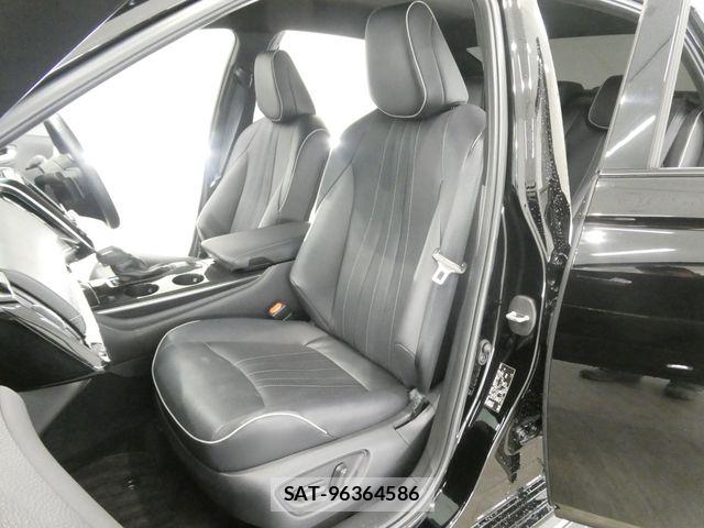 Toyota CROWN SEDAN 2018-09 7722211-18