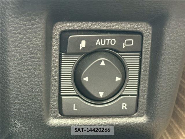 Toyota CROWN SEDAN 2018-06 7722216-19