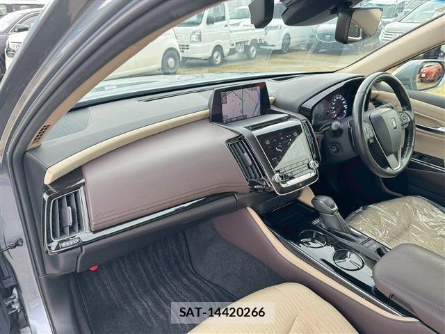 Toyota CROWN SEDAN 2018-06 7722216-3