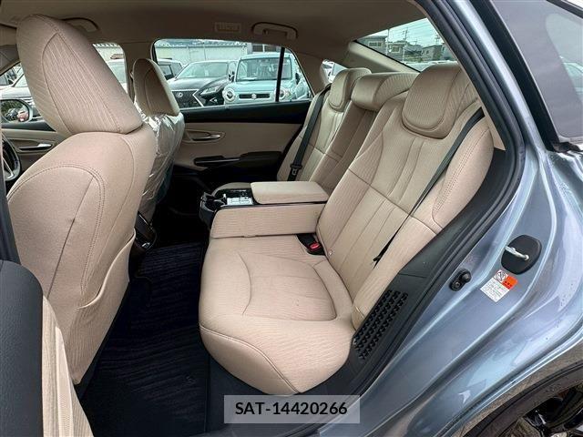 Toyota CROWN SEDAN 2018-06 7722216-5