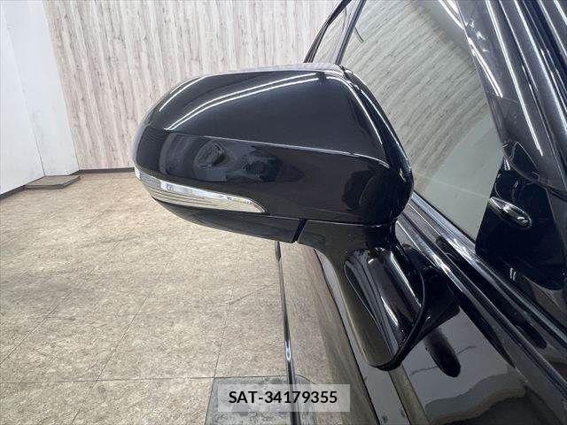 Toyota CROWN SEDAN 2018-07 7722231-25