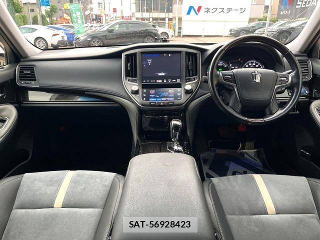 Toyota CROWN SEDAN 2017-06 7783854-1