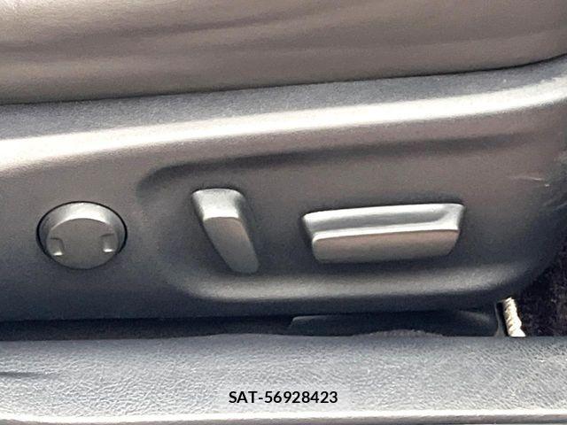 Toyota CROWN SEDAN 2017-06 7783854-5
