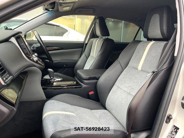 Toyota CROWN SEDAN 2017-06 7783854-7