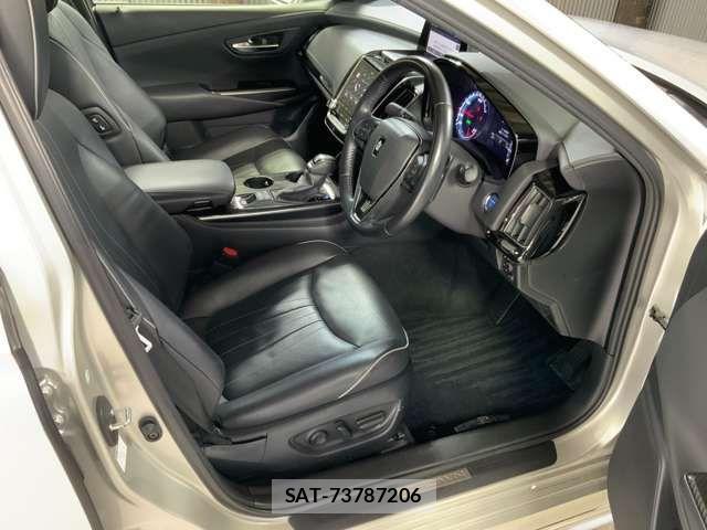 Toyota CROWN SEDAN 2018-09 7783863-16