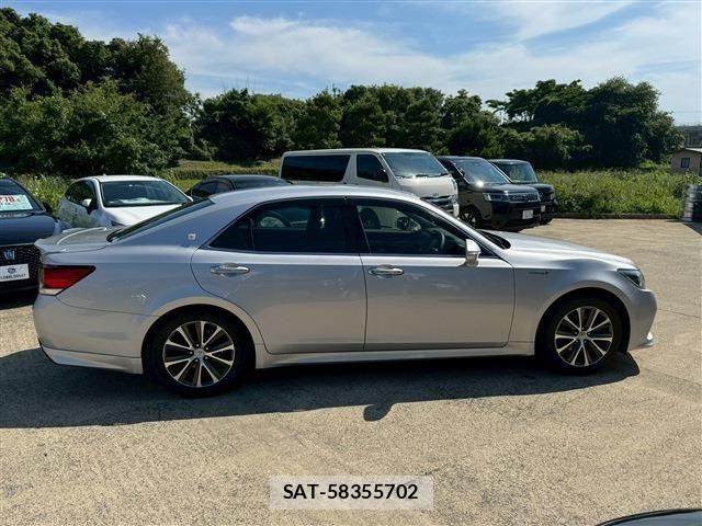Toyota CROWN SEDAN 2017-09 7783862-14
