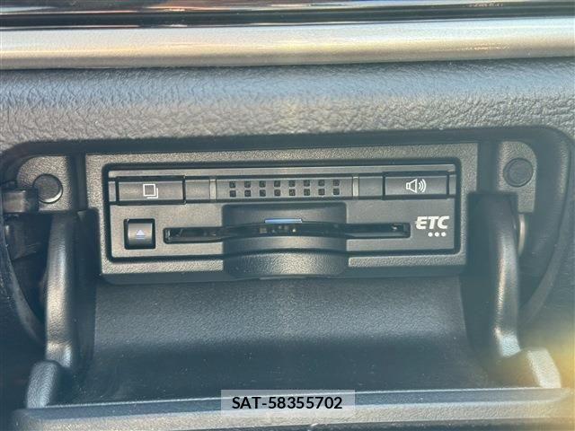 Toyota CROWN SEDAN 2017-09 7783862-20