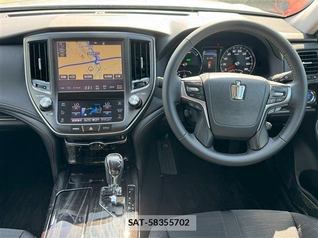 Toyota CROWN SEDAN 2017-09 7783862-21