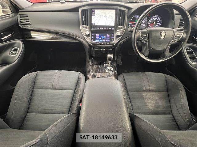 Toyota CROWN SEDAN 2016-08 7783849-2