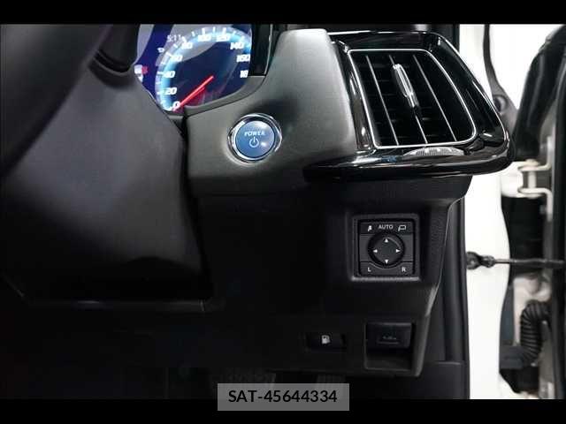 Toyota CROWN SEDAN 2018-06 7875908-13