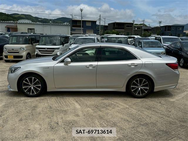 Toyota CROWN SEDAN 2017-05 7875912-10