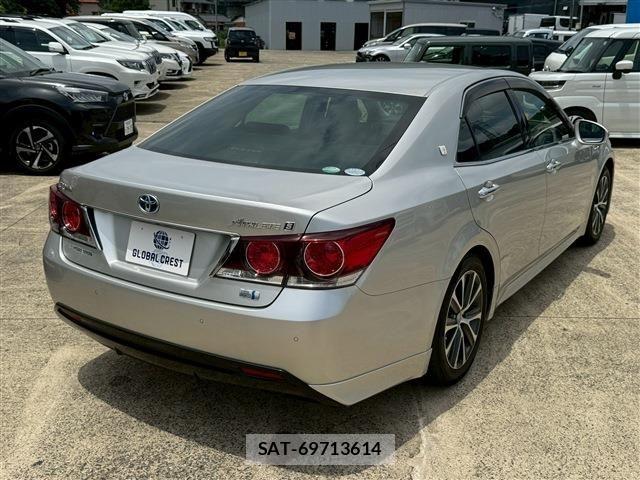 Toyota CROWN SEDAN 2017-05 7875912-13