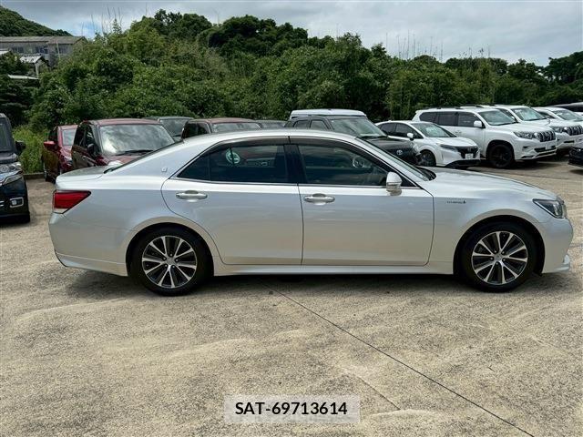 Toyota CROWN SEDAN 2017-05 7875912-14