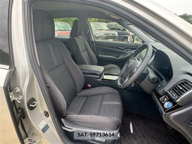 Toyota CROWN SEDAN 2017-05 7875912-16