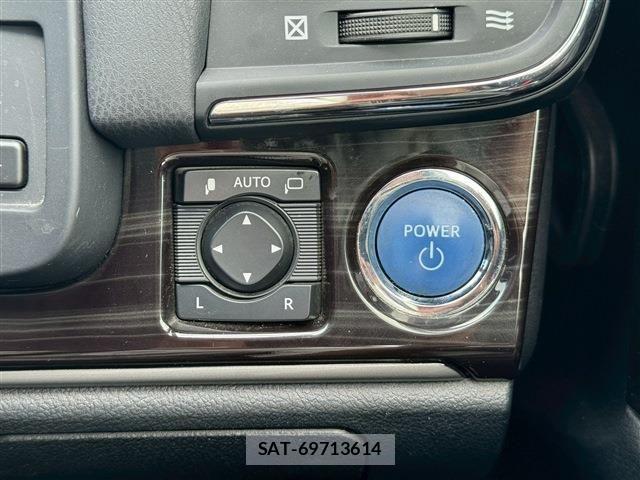 Toyota CROWN SEDAN 2017-05 7875912-19