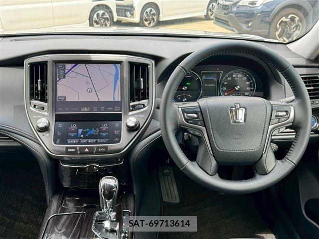 Toyota CROWN SEDAN 2017-05 7875912-22