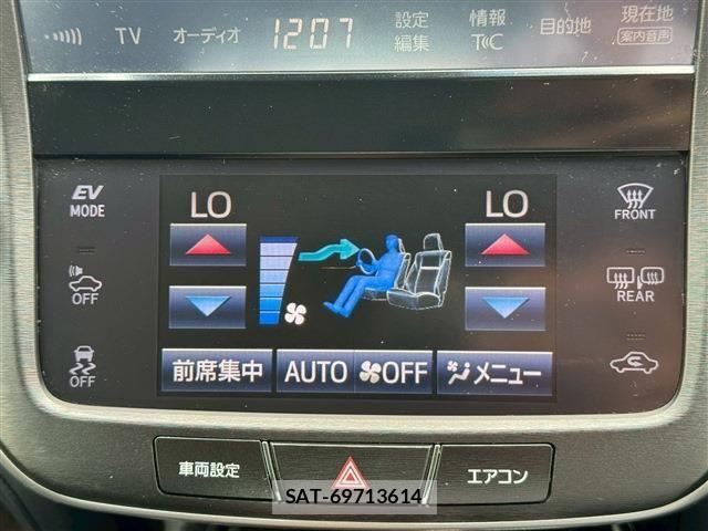 Toyota CROWN SEDAN 2017-05 7875912-25