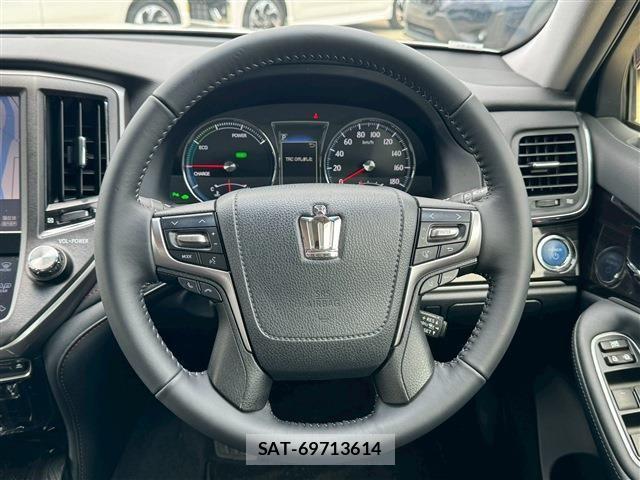 Toyota CROWN SEDAN 2017-05 7875912-26
