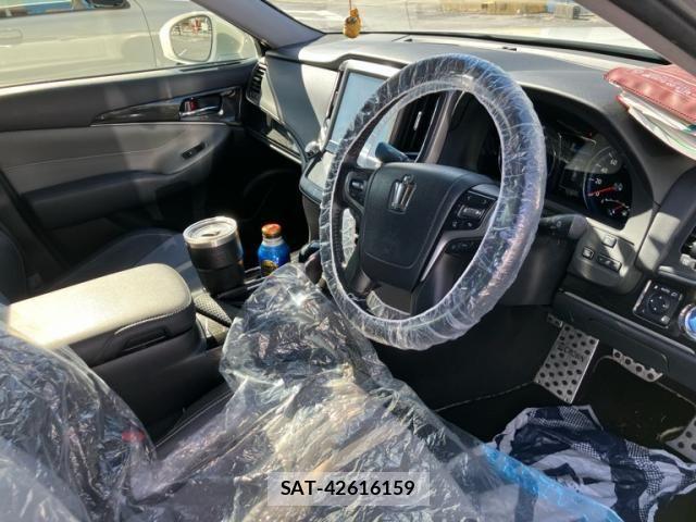 Toyota CROWN SEDAN 2017-03 7875916-13