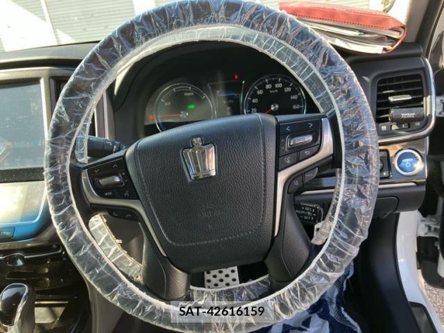 Toyota CROWN SEDAN 2017-03 7875916-16