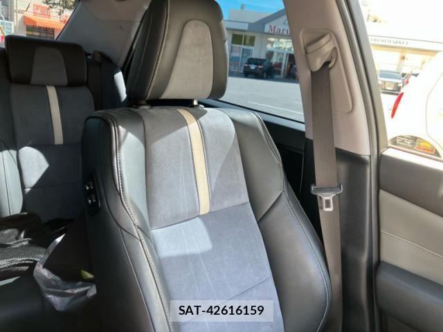 Toyota CROWN SEDAN 2017-03 7875916-24