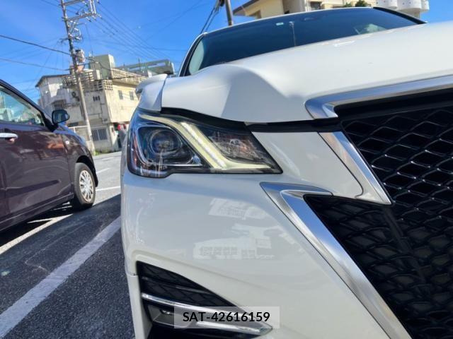 Toyota CROWN SEDAN 2017-03 7875916-2