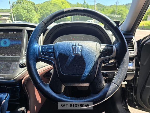 Toyota CROWN SEDAN 2015-10 7875918-21
