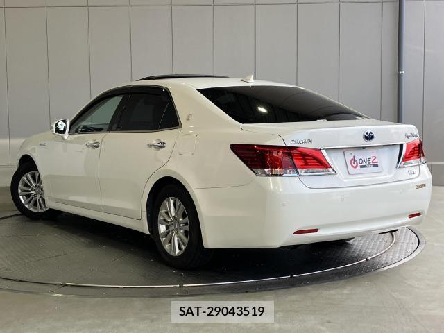 Toyota CROWN SEDAN 2014-09 7875915-1