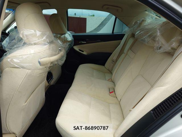 Toyota CROWN SEDAN 2016-08 7875913-19